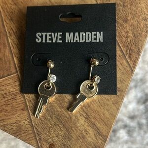 Brand new Steve Madden key earrings